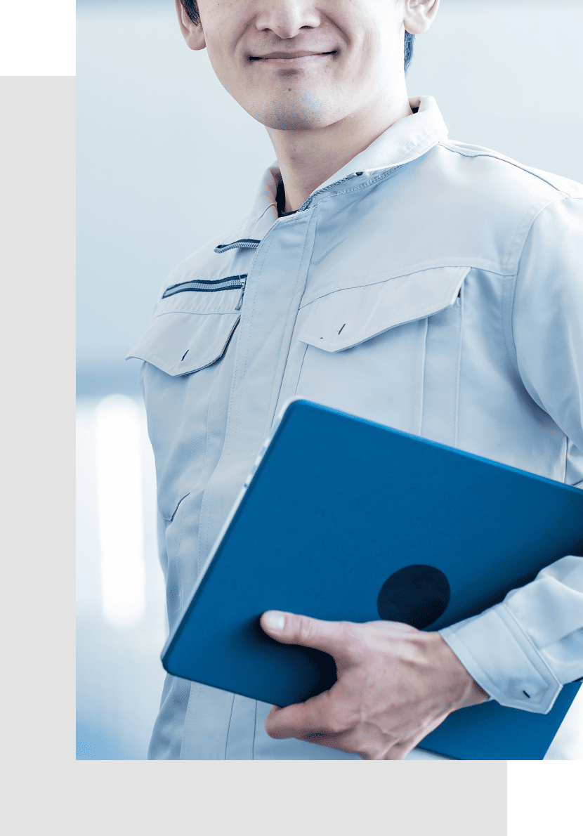 笑顔で働く従業員